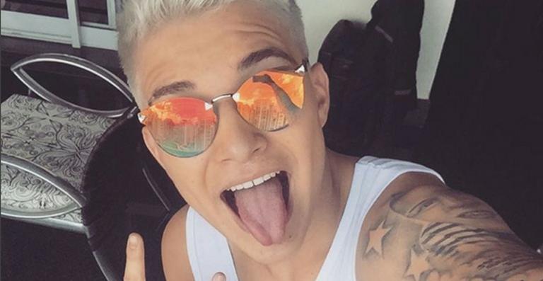 MC Gui mostra seu novo carro de luxo: ‘Fruto do meu trabalho’