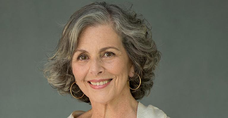 Irene Ravache dá dicas sobre o final de sua personagem em ‘Além do Tempo’