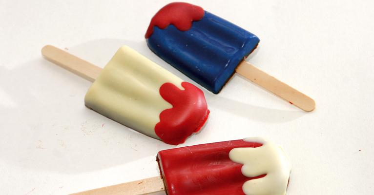 Aprenda a receita de 4 picolés saudáveis que são deliciosos e ajudam a emagrecer