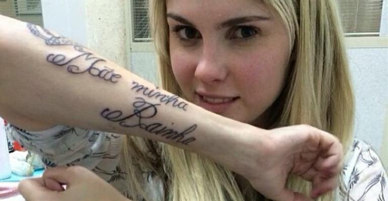 Bárbara Evans mostra o braço após remoção de tatuagens: “Estou muito feliz”