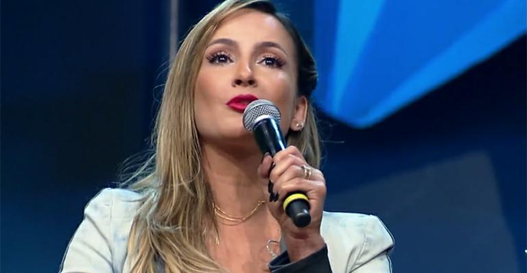 Claudia Leitte se emociona ao falar sobre carreira internacional: ‘Eu vou longe, se Deus quiser’