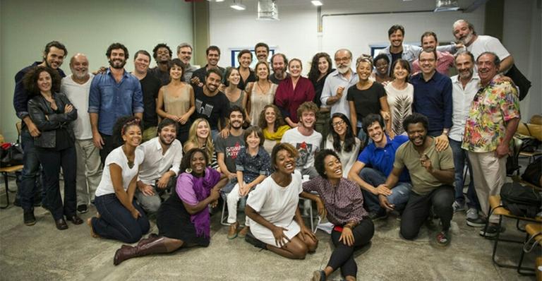 Atores se reúnem para leitura de capítulos de ‘Liberdade, liberdade’, próxima novela das 23h