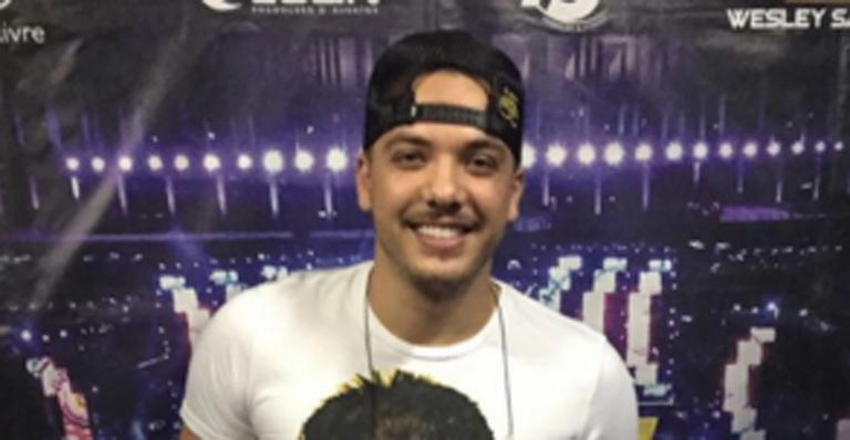 Wesley Safadão relembra férias com a família em Fernando de Noronha