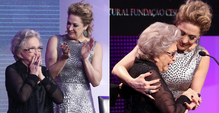 Homenageada por sua trajetória no teatro, Nathalia Timberg vai às lágrimas