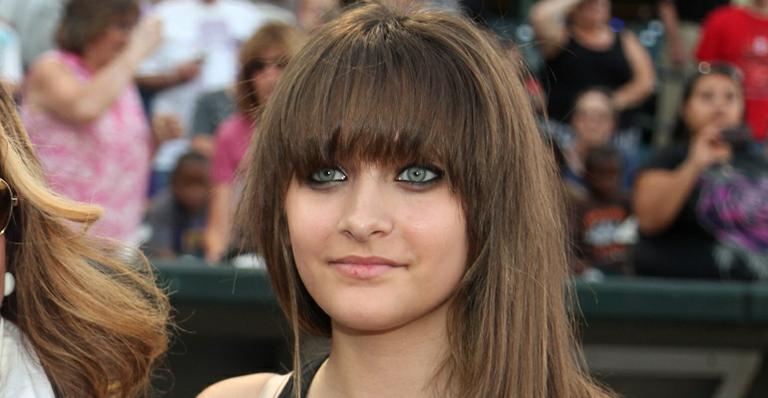 Paris Jackson canta em vídeo e surpreende os fãs nas redes sociais