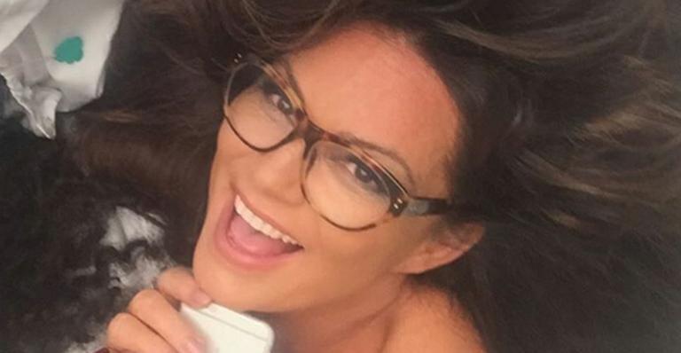 Aos 53 anos, musa Luiza Brunet aparece de topless e encanta fãs