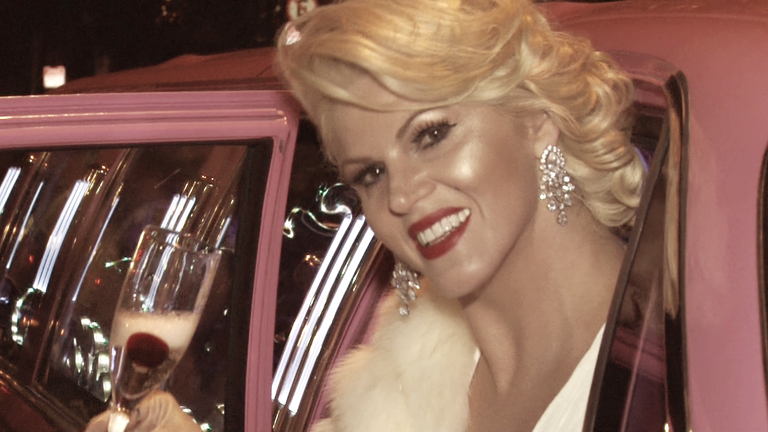 Val Marchiori encarna Marilyn Monroe nas ruas de SP
