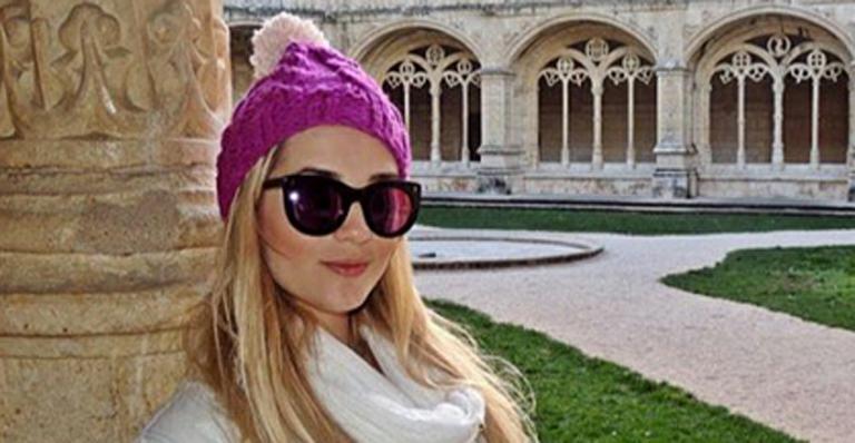 Grávida, ex-BBB Aline Gotschalg curte férias na Europa