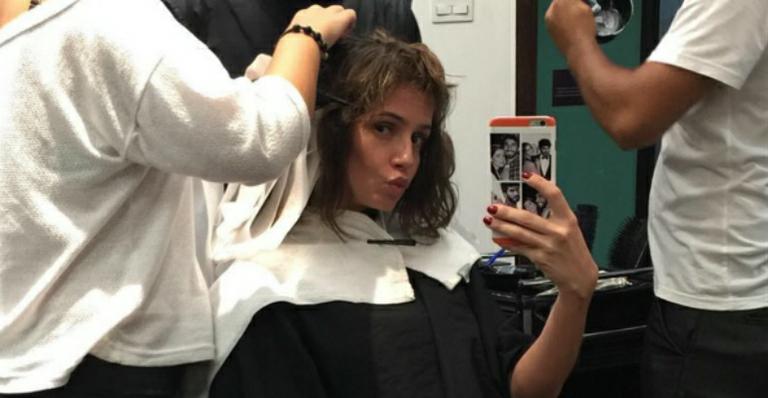 Deborah Secco muda o visual e brinca: “Será que a filhota vai me reconhecer?”
