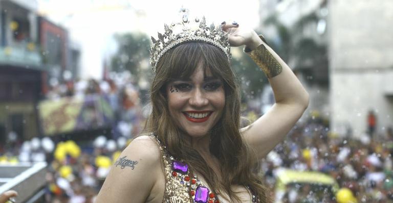 Bloco de carnaval comandado por Alessandra Negrini muda trajeto do desfile em Sã Paulo