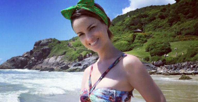 Carolina Kasting mostra o ‘barrigão’ da gravidez