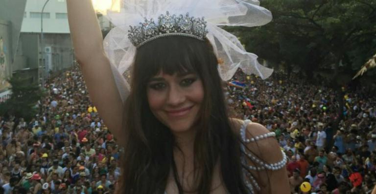Aos 45 anos, Alessandra Negrini se transforma em musa do Carnaval de São Paulo