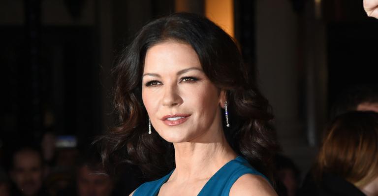 Catherine Zeta-Jones mostra closet luxuoso e impressiona fãs