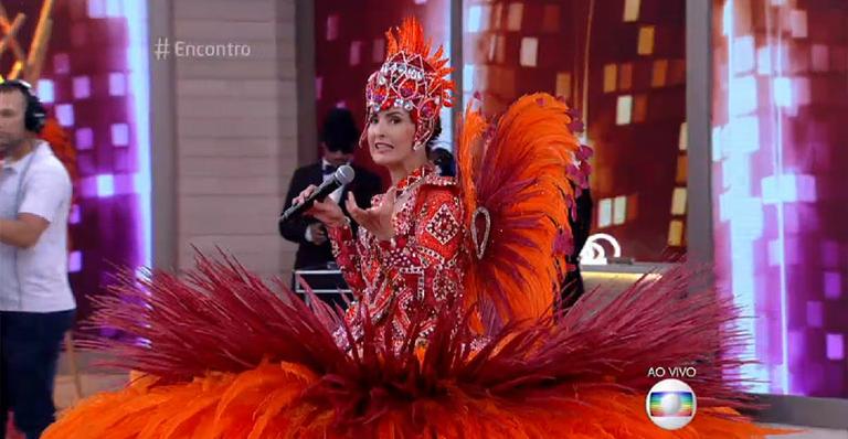 Fátima Bernardes aparece vestida de porta-bandeira na TV: ‘Realizei um sonho’