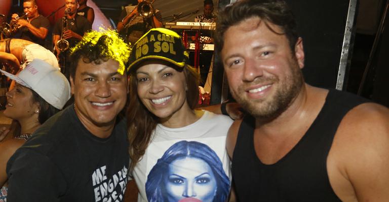 Solange Almeida curte show com o ex-marido em Salvador