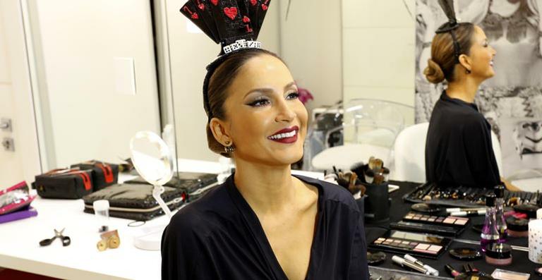 Detalhes da maquiagem de Claudia Leitte em seu 1º dia no carnaval
