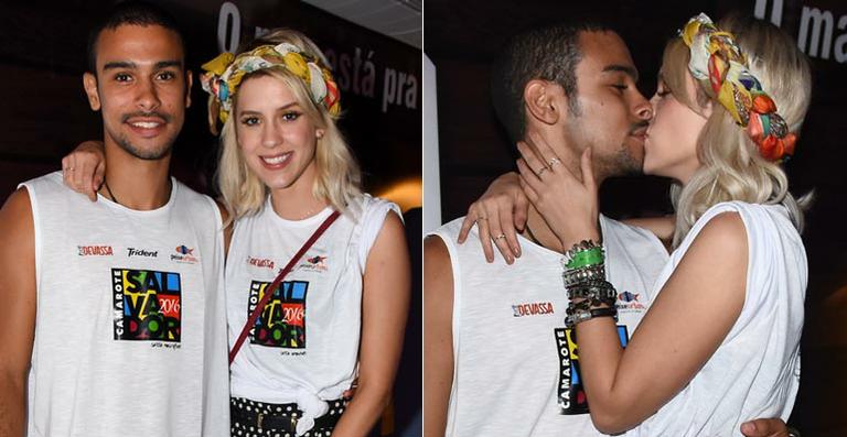 Sérgio Malheiros e Sophia Abrahão trocam beijos na folia