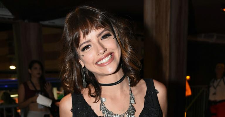 Agatha Moreira se diverte em camarote em Salvador