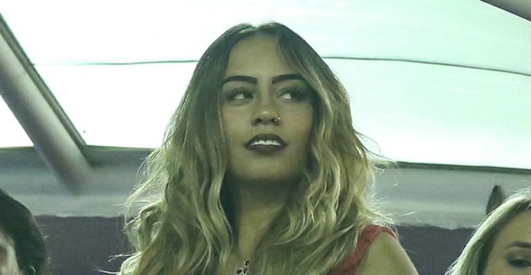 Rafaella Santos, irmã de Neymar, curte camarote na Sapucaí