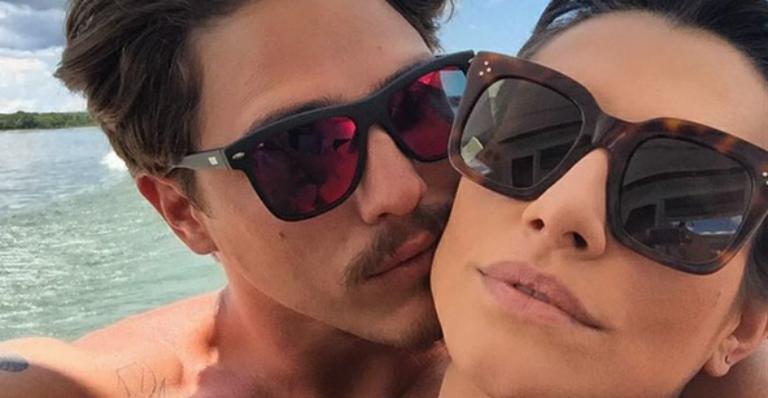 Cleo Pires é fotografada pelo namorado em pose sensual