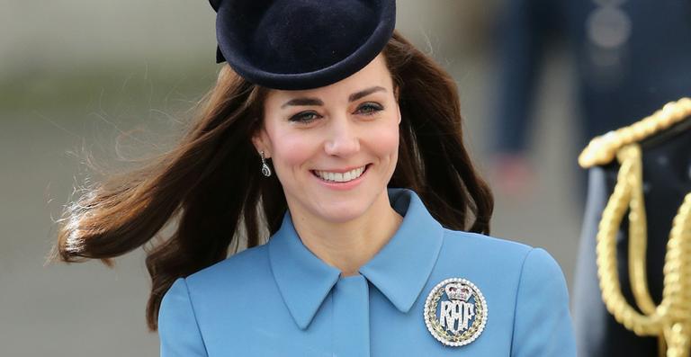 Kate Middleton conta que príncipe George quer ser da força aérea, como o pai