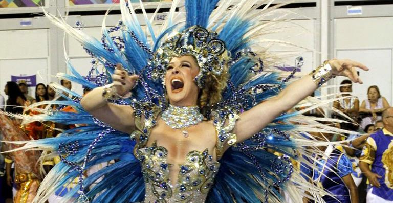 Após ser homenageada em São Paulo, Claudia Raia vira destaque no Rio de Janeiro