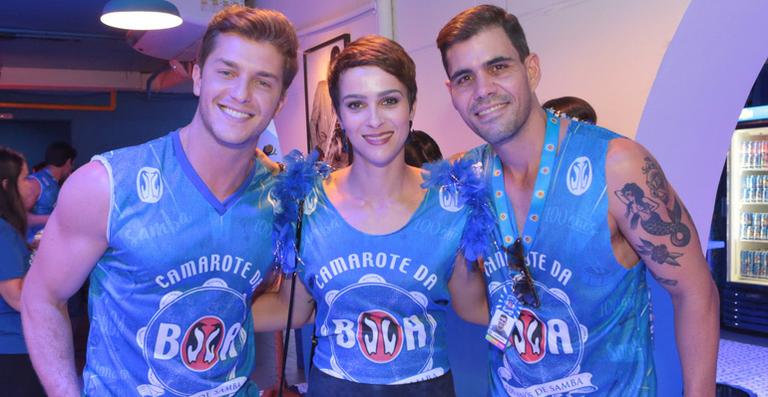 Famosos assistem aos desfiles do grupo especial no Rio de Janeiro