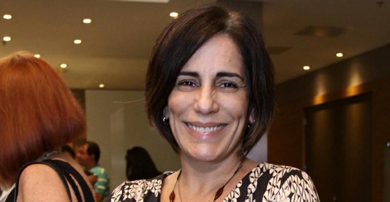 Após alta de hospital, Gloria Pires tranquiliza os fãs: “Foi um susto”