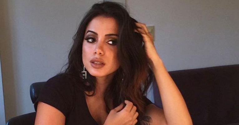 Com os lábios mais carnudos, Anitta nega que tenha colocado botox