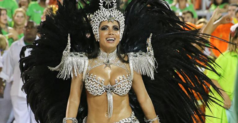 Anitta assume celulite e desabafa: ‘Não estou nem aí’