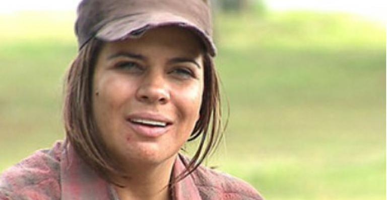 Mara Maravilha vira moradora de rua por um dia e apresenta noivo na TV