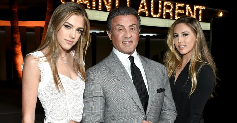 Filhas de Sylvester Stallone esbanjam beleza durante festa em Los Angeles