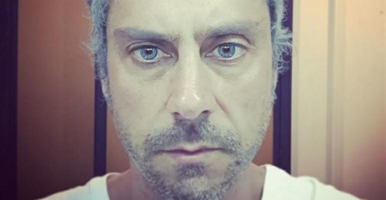 Alexandre Nero exibe novo visual de Romero em ‘A Regra do Jogo’