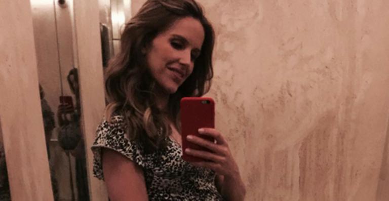 Mariana Ferrão exibe seu barrigão de 9 meses