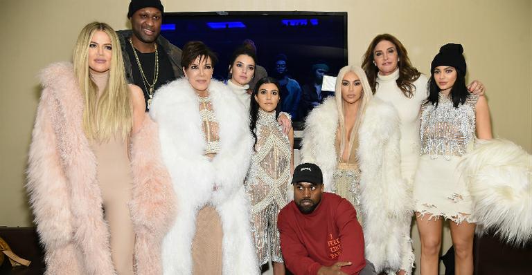 Clã Kardashian se reúne em desfile de Kanye West em Nova York