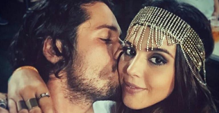 Assumidos! Giovanna Lancelloti posa com o namorado