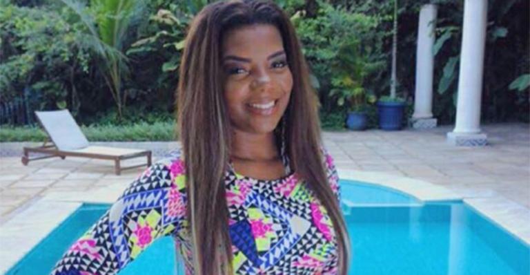 Ludmilla desabafa e reclama dos vizinhos: ‘Povo metido a rico’