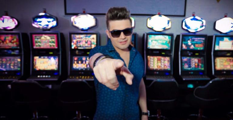 Gabriel Valim investe no público latino com o reggaeton ‘Muevelo’