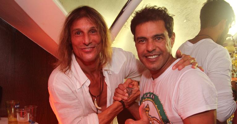 Desfile das Campeãs: Zezé Di Camargo recebe o ex-jogador argentino Claudio Caniggia no camarote ‘É O Amor’