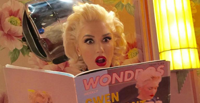 Gwen Stefani caiu em clipe ao vivo no Grammy?