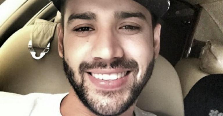 Gusttavo Lima ostenta novo carrão de R$ 2 milhões