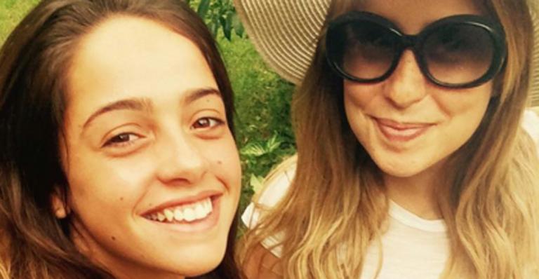 Grávida, Paloma Duarte mostra o ‘barrigão’ em foto com a filha mais velha