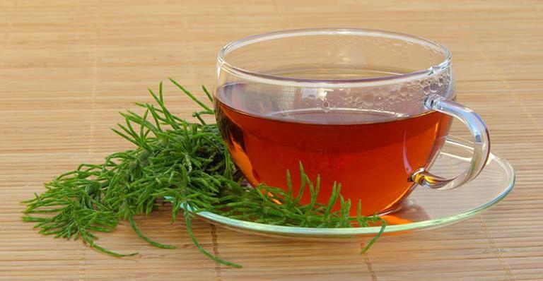 Aprenda 3 receitas de chá que aceleram o metabolismo e desincham