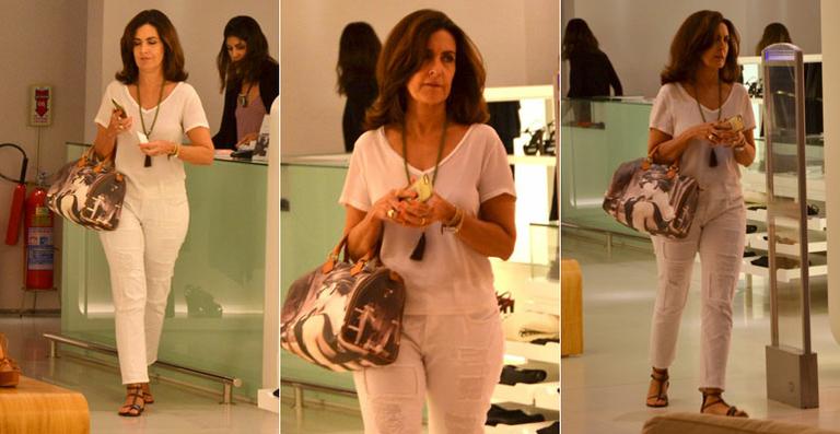 Fátima Bernardes curte dia de compras no Rio de Janeiro