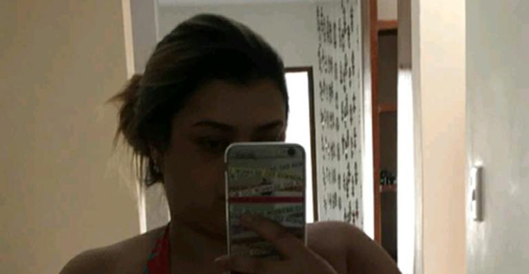 Em férias pela África, Preta Gil posa de maiô decotado