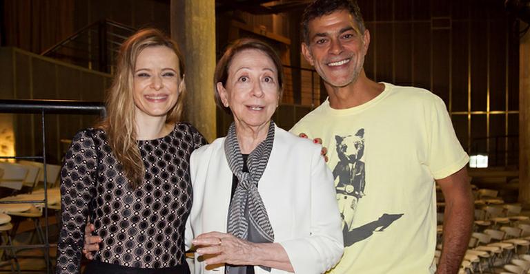 Fernanda Montenegro prestigia a nora, Maria Luisa Mendonça, no teatro
