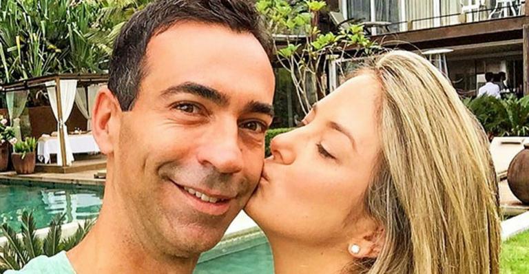 Ticiane Pinheiro e César Tralli comemoram dois anos de namoro em grande estilo
