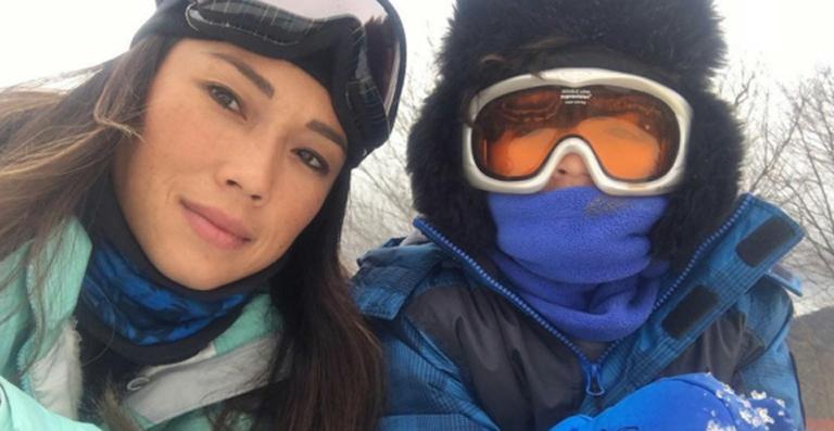 Dani Suzuki curte dias na neve com o filho, Kauai