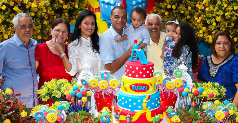 Denílson e Luciele di Camargo celebram o aniversário do filho, Davi