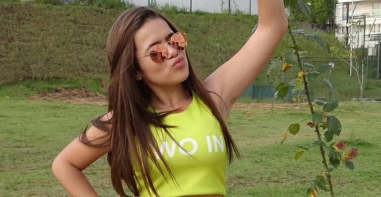 Maisa Silva exibe os fios mais curtos e ganha elogios